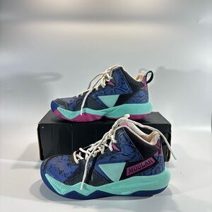 MOOLAH PRESS BREAK SIZE 6 WOMEN’S/Girl’s Basketball Shoes
